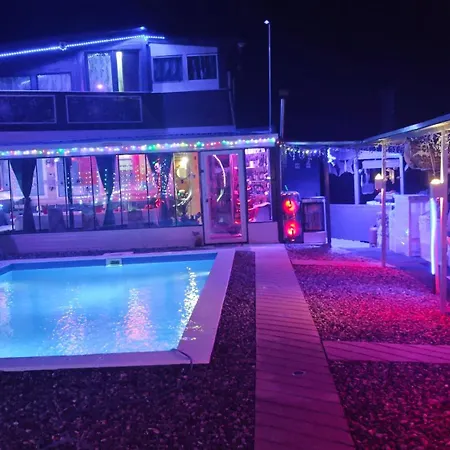 Neno Pyramid Wellness Retreat Lägenhetshotell 4*